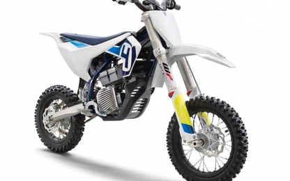 “Cào cào” điện cho trẻ em Husqvarna EE 5 cao cấp như xe người lớn