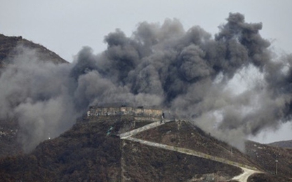 Hàn Quốc cho nổ trạm gác gần biên giới với Triều Tiên