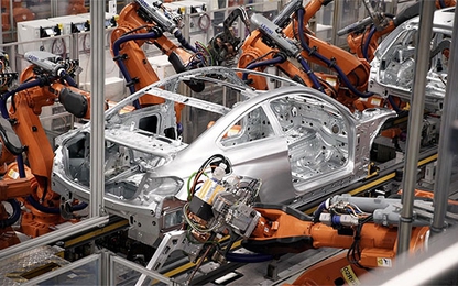 Bên trong nhà máy với "đội quân" robot của BMW