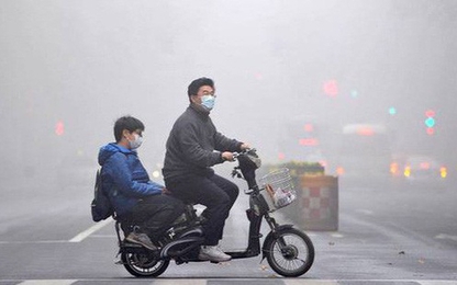 Đôi vợ chồng cao tuổi ở Trung Quốc đi lạc 9 tiếng vì ô nhiễm