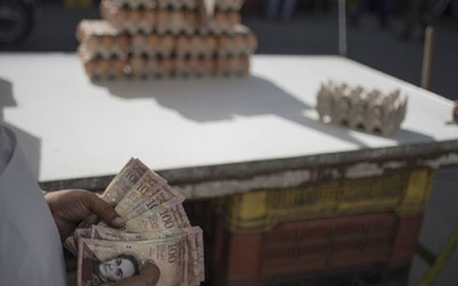 Người Venezuela được tăng gấp đôi lương vì lạm phát