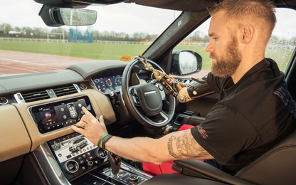 Cửa xe thông minh của Jaguar Land Rover giúp người khuyết tật