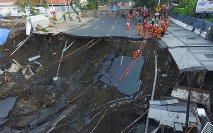 Hố tử thần 30 m xuất hiện giữa đường phố Indonesia