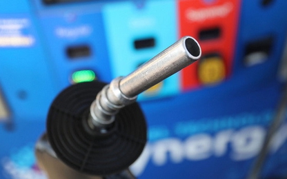 Giá dầu bật tăng hơn 8%