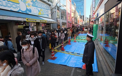 Ôtô lao vào đám đông đón năm mới ở Tokyo ngay sau giao thừa