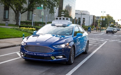 Hệ thống đèn thông minh Ford giúp xe tự lái an toàn hơn