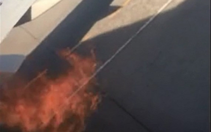 Động cơ máy bay Boeing 737 bốc cháy