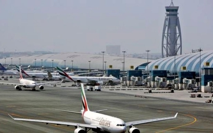 Máy bay cỡ nhỏ rơi gần sân bay Dubai làm thiệt mạng 4 người