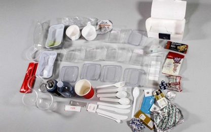 Dần loại bỏ đồ nhựa dùng một lần trên các chuyến bay