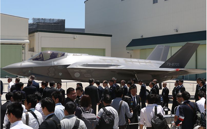 Nhật tìm thấy mảnh vỡ F-35 trong lúc ông Trump đến thăm