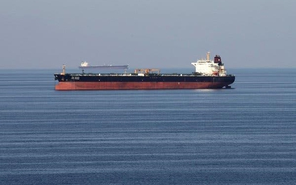 ‘Nút cổ chai’ trên biển đe dọa đẩy giá dầu thế giới lên 100 USD/thùng