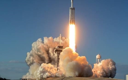 Bất chấp sương mù, SpaceX cất và hạ cánh thành công Falcon 9