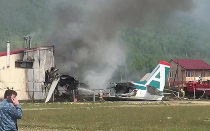 Máy bay Nga hạ cánh khẩn, hai người thiệt mạng