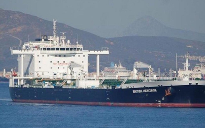 Iran tìm cách bắt giữ bất thành tàu chở dầu Anh ở vịnh Ba Tư