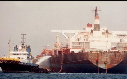 Nguy cơ tàu bỏ hoang chở 1 triệu thùng dầu phát nổ