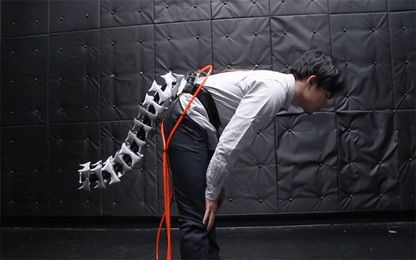 Các nhà khoa học Nhật chế tạo một chiếc đuôi máy cho con người