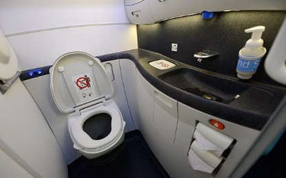 Bắt hành khách đặt camera quay lén trong nhà vệ sinh hạng thương gia