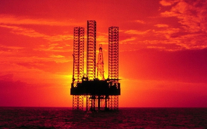 Giá dầu thô sụt giảm mạnh vì nỗi lo kinh tế toàn cầu