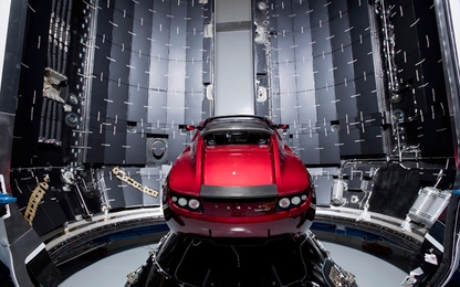 Xe điện Tesla Roadster phóng vào vũ trụ đã đi được 1,28 tỷ km