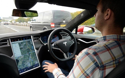 Tesla bị ép triệu hồi hệ thống Autopilot vì kém an toàn