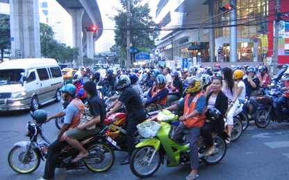 Thái Lan dùng bằng lái xe điện tử, trừ điểm, treo bằng qua smartphone