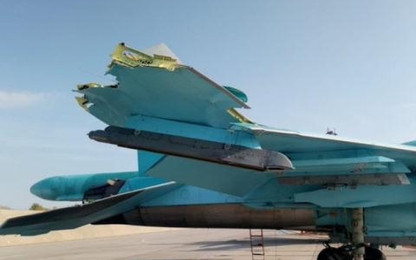 Su-34 vỡ nát cánh vẫn đáp đất bình thường