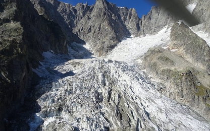 Italy báo động nguy cơ vỡ 250.000 m3 băng ở Mont Blanc