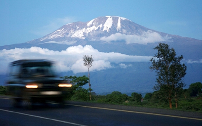 Du khách Canada rơi núi Kilimanjaro thiệt mạng vì kẹt dù