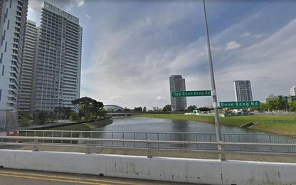 Lao công ở Singapore bị phạt 1.600 USD vì ném quan tài xuống sông