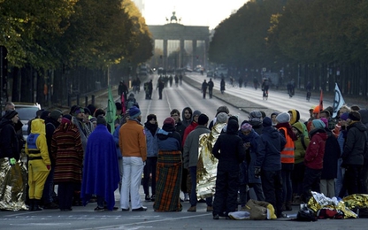 Người biểu tình châu Âu chặn đường để kêu gọi chống biến đổi khí hậu