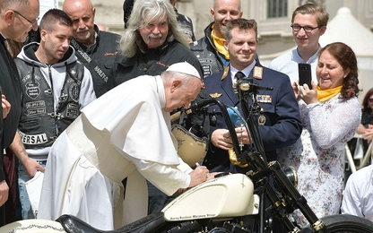 Có thêm chữ ký của Giáo hoàng Francis, mô tô có giá 2,6 tỷ đồng