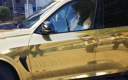 BMW X5 M dát vàng bị cảnh sát chặn lại vì quá đẹp