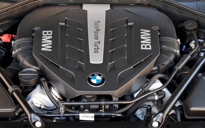 Động cơ tăng áp kép V8 của BMW bị tố có lỗi khi sản xuất