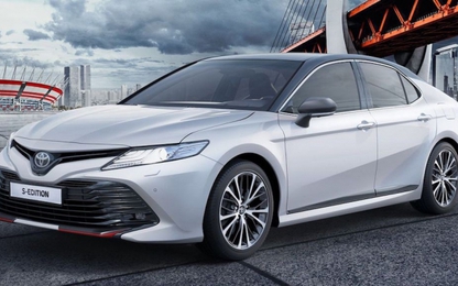 Toyota lại trang trí nhẹ Camry cho năm 2020