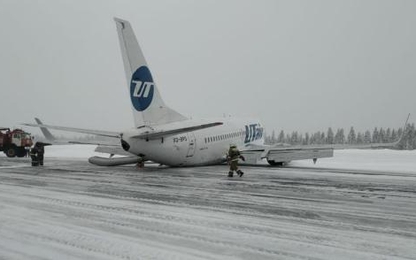 Máy bay Boeing-737 lại hạ cánh bằng bụng