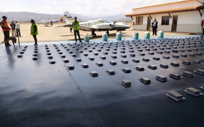 Venezuela chặn máy bay chở gần 500 kg cocaine