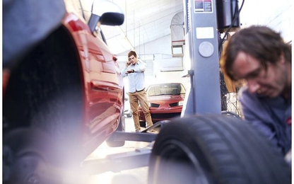 Bơm lốp xe bằng khí nitơ có thật sự tiện lợi?