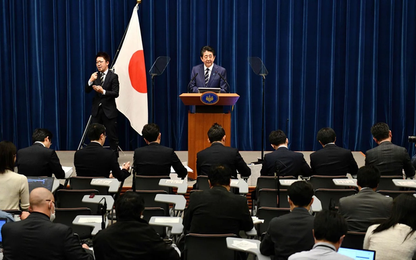 Thủ tướng Nhật Bản Shinzo Abe tung gói khẩn cấp 2,5 tỷ USD chống dịch