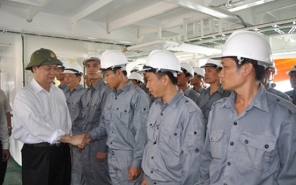 Thủ tướng Chính phủ Nguyễn Tấn Dũng thăm và làm việc tại Công ty TNHH MTV đóng tàu Hạ Long