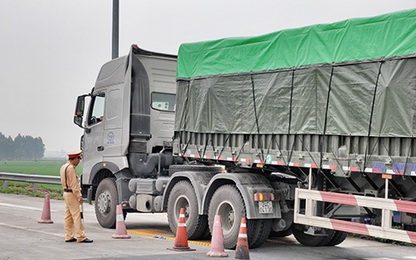 Gỡ các “điểm nóng” về kiểm soát tải trọng xe trên địa bàn Hà Nội