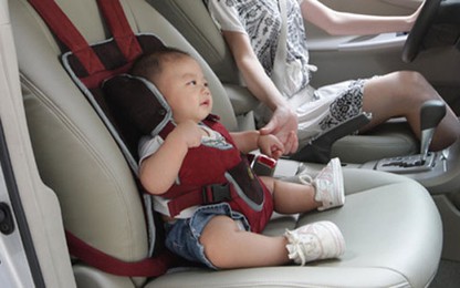Những trang bị cần thiết trên ôtô khi có em bé