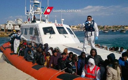 Khoảng 1500 người di cư tới Italy được cứu sống