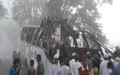 Bangladesh: Xe buýt lao xuống mương, 24 người thiệt mạng