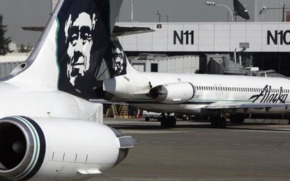 Máy bay Alaska Airlines dừng khẩn cấp do tiếng động lạ