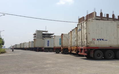 Hàng trăm container đông lạnh dồn về cửa khẩu Kim Thành