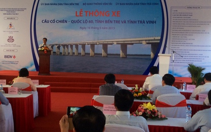 Thủ tướng Nguyễn Tấn Dũng cắt băng thông xe cầu Cổ Chiên