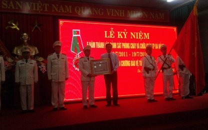 Cảnh sát PC&CC Đà Nẵng đón nhận Huân chương Bảo vệ Tổ quốc Hạng Ba