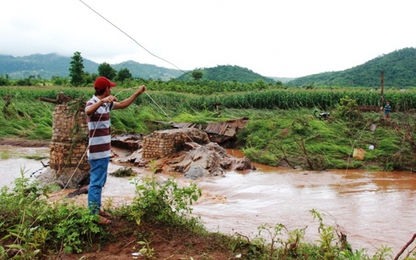Đắk Lắk: Huy động 100 triệu đồng xây cầu mới giúp dân qua suối