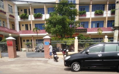 Dịch vụ thủ tục, hồ sơ" siêu tốc" "mọc" trước cổng Phòng CSGT Bình Định