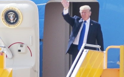 Những hình ảnh đầu tiên của Tổng thống Donald Trump khi đến Đà Nẵng